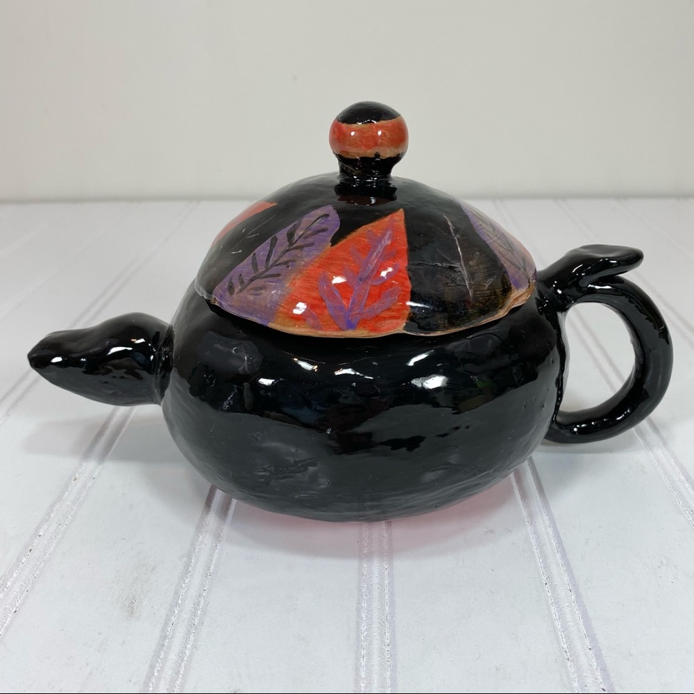 Black glazed short tea pot